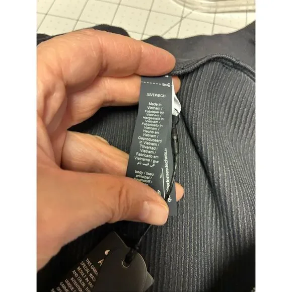 SKIMS Nike NWT Ribbed Seamless Cropped Full Zip Jacket in Obsidian Size XS - Picture 8 of 10